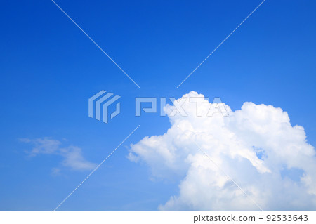 Blue sky scenery, summer sky scenery [July] 92533643