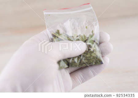 expert analysis of the contents of the package with physical evidence, a suspicion of the presence of narcotic drugs 92534335