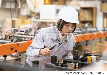 General-purpose image of women working in factories General-purpose image of women working in factories 92534897