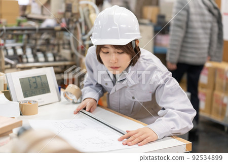 General-purpose image of women working in factories General-purpose image of women working in factories 92534899