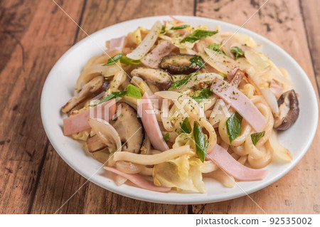 stir-fried udon stir-fried udon 92535002
