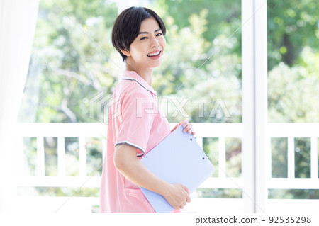 Female caregiver's portrait 92535298