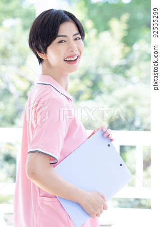 Female caregiver's portrait 92535299