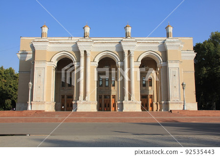 塔什幹的納沃伊劇院 92535443