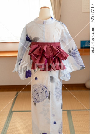 Yukata obi tie folds with plenty of fluttering Hyogo obi back view Yukata obi tie folds with plenty of fluttering Hyogo obi back view 92537219