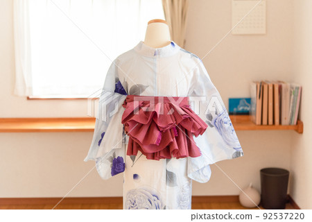 Yukata obi tie folds with plenty of fluttering Hyogo obi back view Yukata obi tie folds with plenty of fluttering Hyogo obi back view 92537220