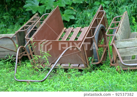 Rear car image 92537382