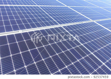 有太陽能電池板的太陽能發電廠 92537459