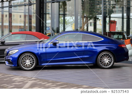 經銷商的豪車形象 92537543