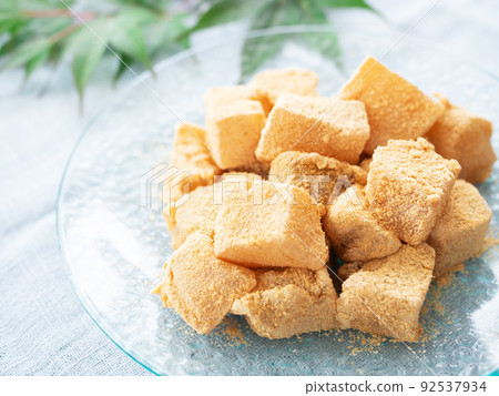 Warabimochi  92537934