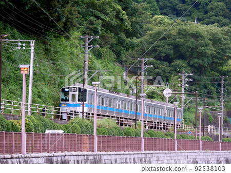 The first train from Yumoto to Odawara departs 92538103