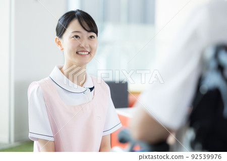 女性看護者“LINK FOREST”的肖像 女性看護者“LINK FOREST”的肖像 92539976