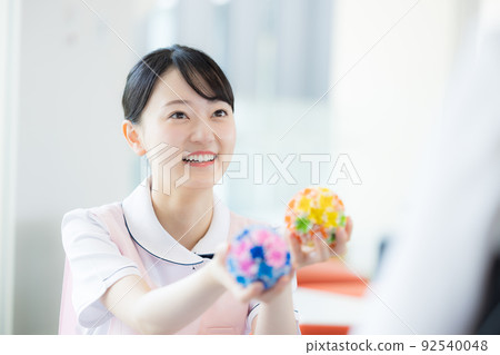 女性看護者“LINK FOREST”的肖像 女性看護者“LINK FOREST”的肖像 92540048