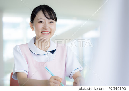 女性看護者“LINK FOREST”的肖像 92540190