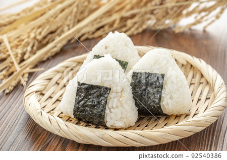 rice ball  92540386