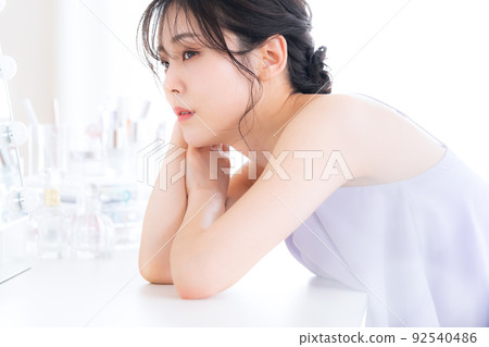 Female beauty beauty make-up skin care 92540486