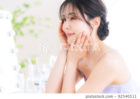 Female beauty beauty make-up skin care 92540511