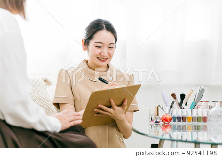 女性美甲沙龍員工聽證會 女性美甲沙龍員工聽證會 92541198