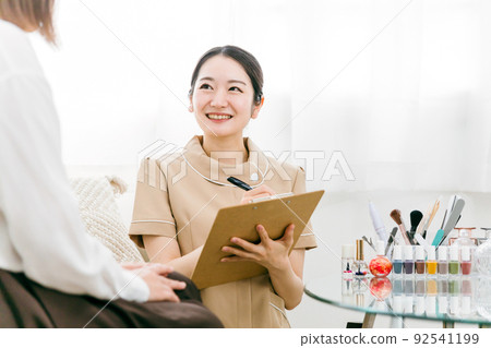 女性美甲沙龍員工聽證會 92541199