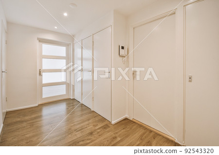 A cozy and spacious empty room in a luxury house A cozy and spacious empty room in a luxury house 92543320