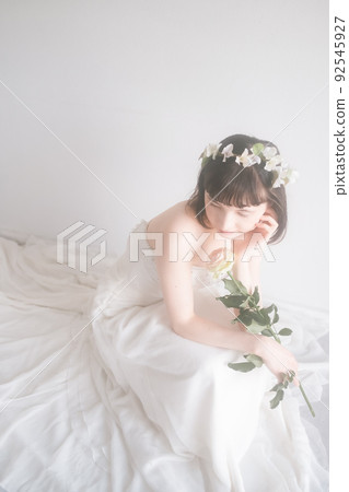 Woman in dress 92545927