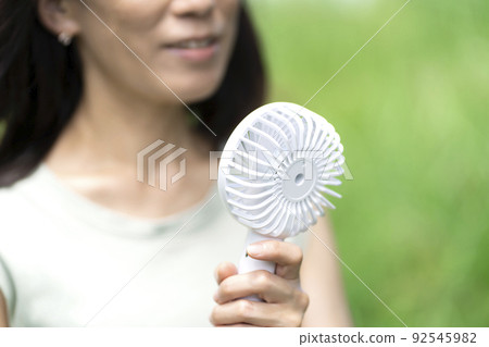 Female body parts that use handy fans Parts cut Female body parts that use handy fans Parts cut 92545982