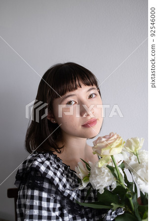 一個喜歡鮮花的女人 一個喜歡鮮花的女人 92546000