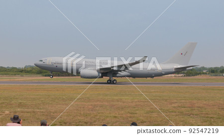 皇家空軍 KC.3 航海者空中加油機起飛 92547219