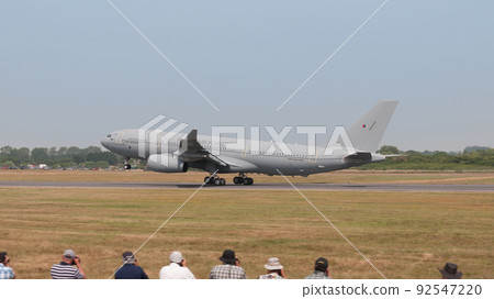 皇家空軍 KC.3 航海者空中加油機起飛 92547220