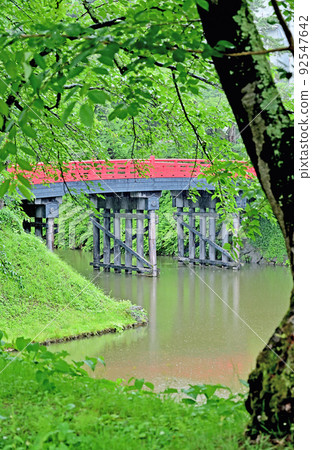 中護城河上的歷史遺跡弘前城跡杉大橋 中護城河上的歷史遺跡弘前城跡杉大橋 92547642