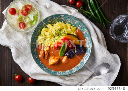 Spicy curry with summer vegetables and chicken 92548848
