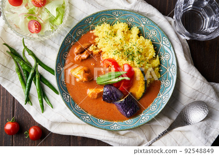 Spicy curry with summer vegetables and chicken 92548849
