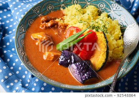Spicy curry with summer vegetables and chicken 92548864