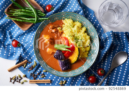 Spicy curry with summer vegetables and chicken 92548869