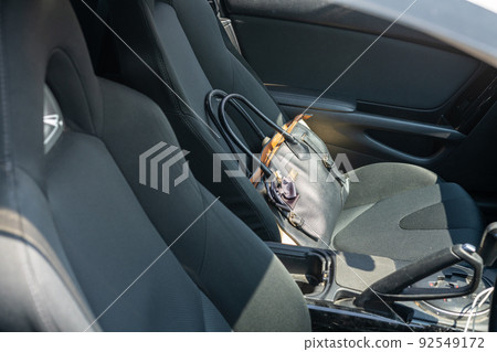 車內帶乘客座椅的包 車內帶乘客座椅的包 92549172