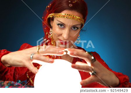 fortune-teller 92549429