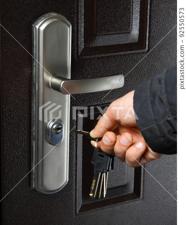 keys and door 92550573