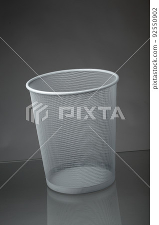 empty office trash can 92550902