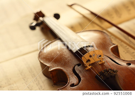antique violin with fiddlestick 92551008