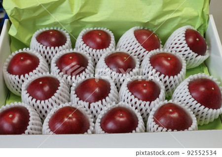 Ogasawara passion fruit boxed Ogasawara passion fruit boxed 92552534