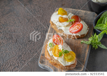 Appetizer bruschetta 92553541