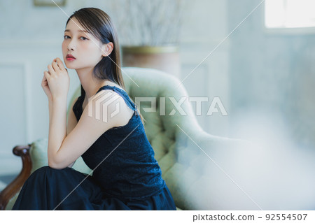 黑無袖的女人 92554507