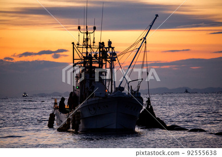 A fisherman in Ishinomaki City, Miyagi Prefecture, is landing oysters. A fisherman in Ishinomaki City, Miyagi Prefecture, is landing oysters. 92555638