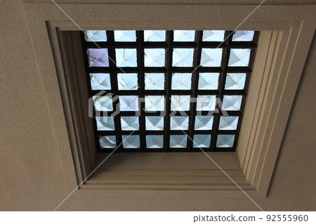 Amagasaki City Historical Museum (formerly Amagasaki City High School) Top light of the front entrance eaves Amagasaki City, Hyogo Prefecture Amagasaki City Historical Museum (formerly Amagasaki City High School) Top light of the front entrance eaves Amagasaki City, Hyogo Prefecture 92555960