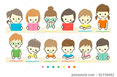 看書的孩子 站起來的孩子和戴臉頰的孩子 92556662