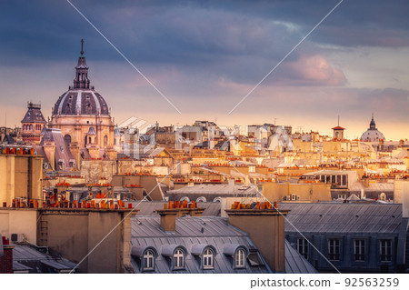 Quarter latin parisian roofs at golden sunrise Paris, France 92563259