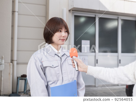 Interview Female clerk 92564055