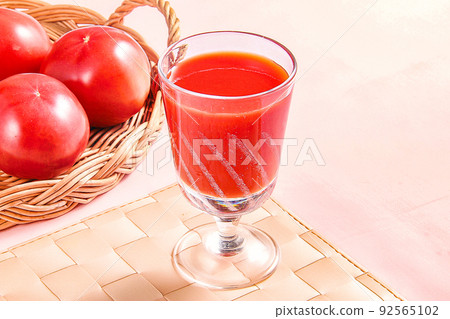 tomato juice tomato juice 92565102