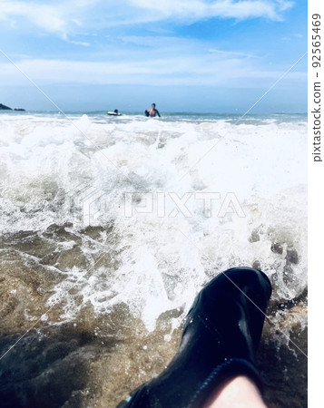 A man who was taken by the rough waves Kyotango Shotenkyo A man who was taken by the rough waves Kyotango Shotenkyo 92565469