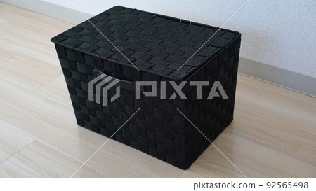 A stylish storage box that grows in the interior 92565498